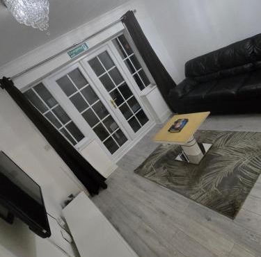 Starfluence Properties - Lovely Double Room