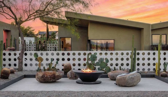 Stargaze Escape Futuristic Flying Car Bed|Cactus Garedens|Hot Tub