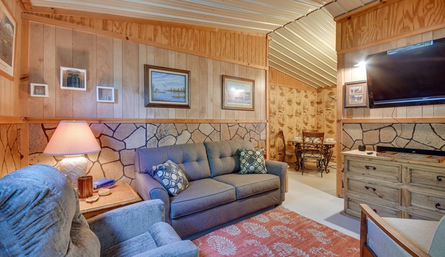 Stargaze, Hike & Kayak: Cabin Near Copper Breaks!