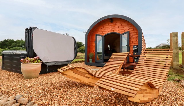 STARGAZE, pet friendly, character holiday cottage in Ponsanooth