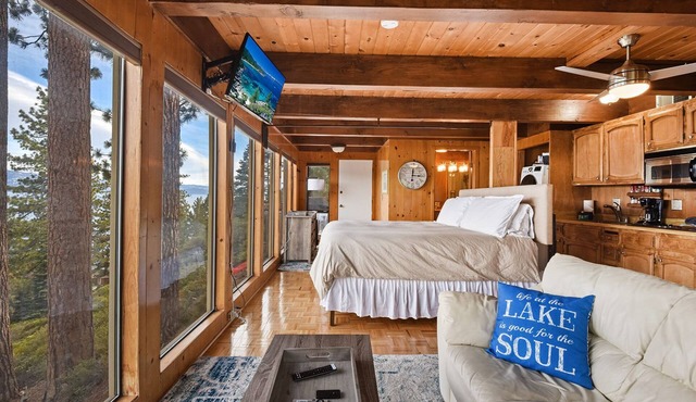 Stargazer | Lakefront Getaway w/BBQ on Deck & Stunning Views