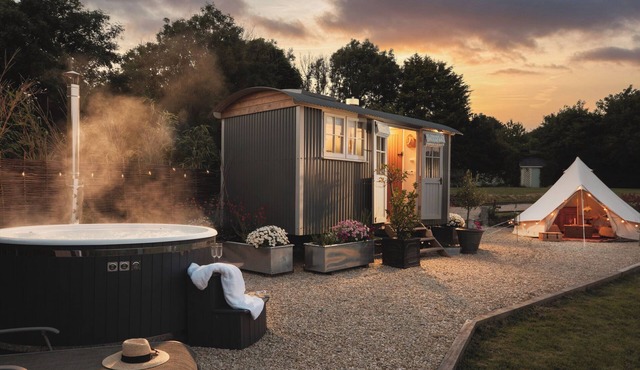 STARGAZER, pet friendly, country holiday cottage in Truro