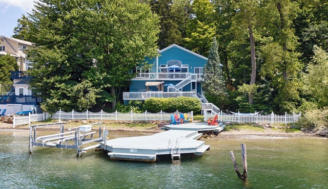 Stargazer: Relax on Keuka Lake with a hot tub and more!