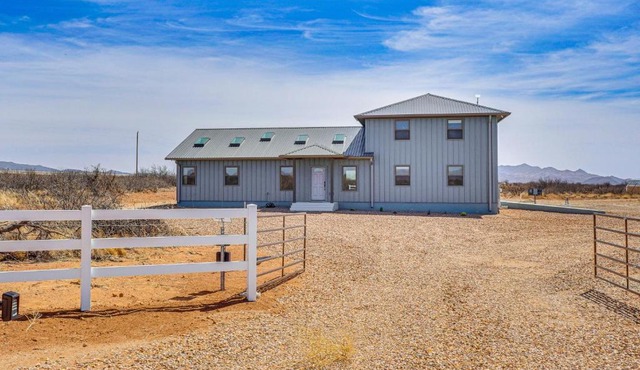 Stargazer's Delight: Mtn-View Pearce Home w/Deck!