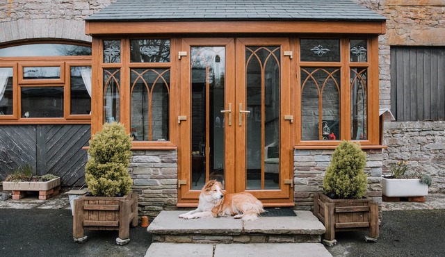 STARGAZER'S FIELD HOUSE, family friendly in Hay-On-Wye