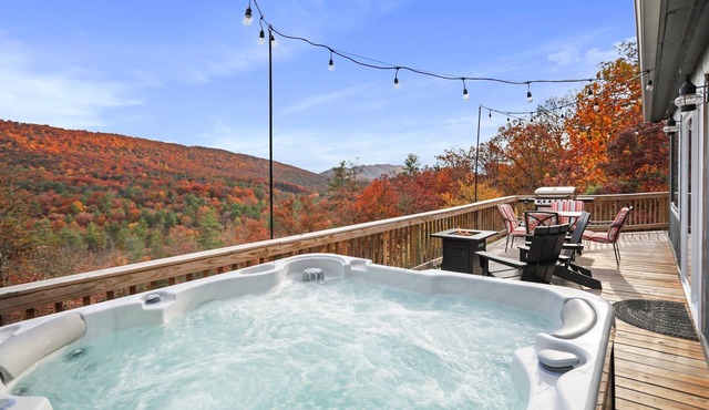 Stargazers Cabin Hot Tub! Mountain Views!