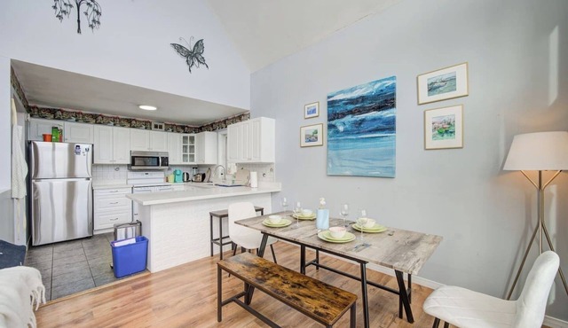 Stargazer’s Lake House | Family & Nature Escape