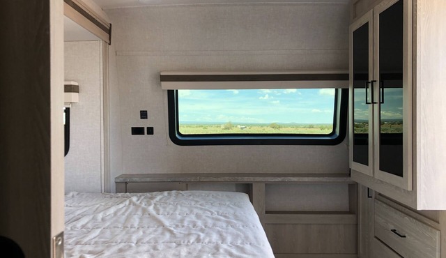 Stargazing Luxury Solar RV with mountain views! 30 mins to Grand Canyon.