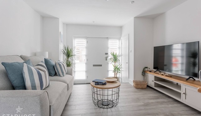 StarHost Residences | Brand New 2 Bed Apartment in Newbury Town Centre