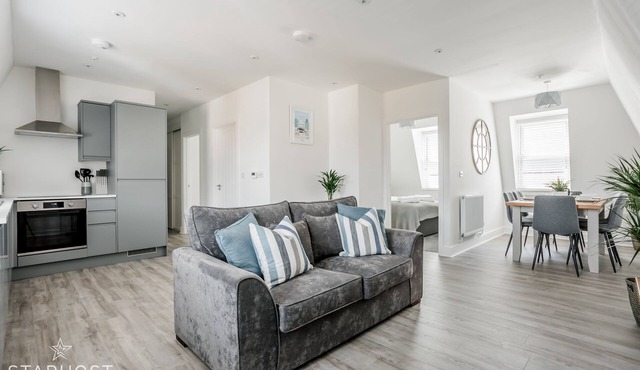 StarHost Residences | Brand new Stylish 2 bed apartment in Newbury Town Centre