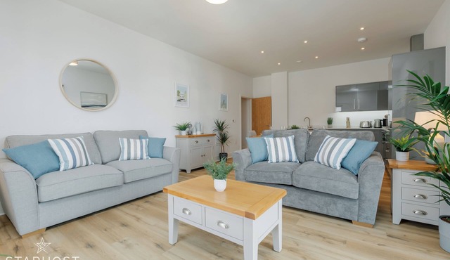 StarHost Residences - Brand New 2-bed Apartment in Central Newbury