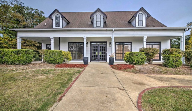 Starkvegas Clubhouse ~ 2 Mi to MSU Campus!