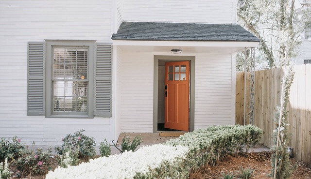 Starland District Cottage - Foodie Getaway!