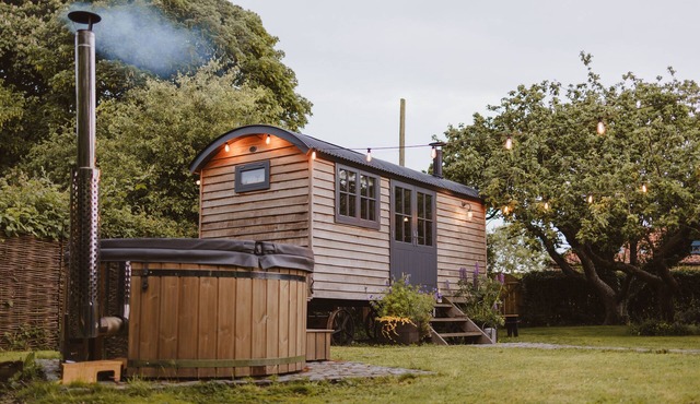 Starlight Hideaway - Luxury Shepherd’s Hut