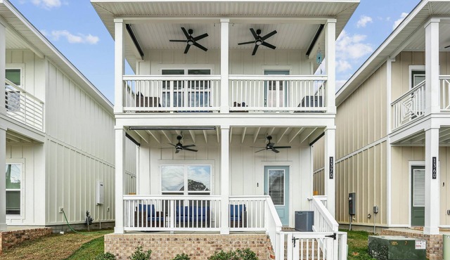 Starlight Place - Conveniently Located Newly Built Downtown Home - Off Street Parking - Dog Friendly