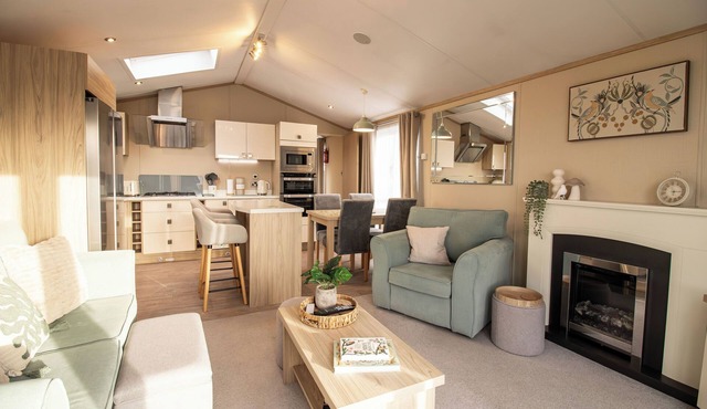 Starlings Nest at Hamilton Lodge, Towyn - Mins from beach!