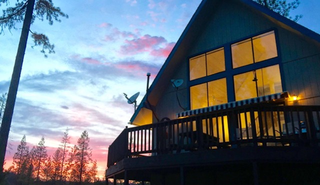 Starlit Chalet on Yosemite's Doorstep—3,800' High — Silent! Secluded!! Stars!!!