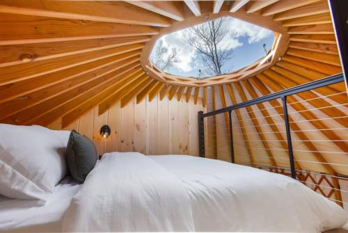 Starlit Haven - Modern Yurt