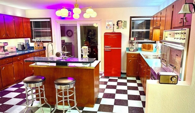 Starlite Vintage Resort - Modern Comfort, a time capsule near Royal Gorge