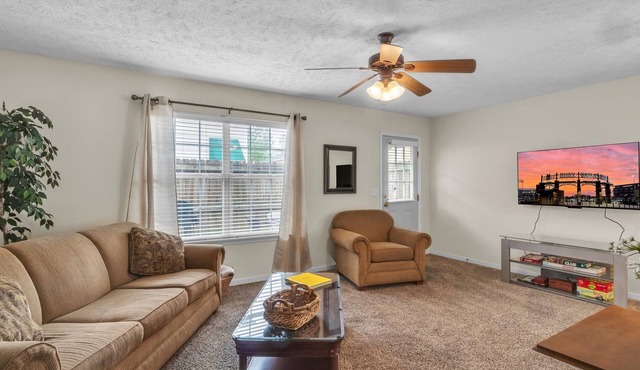 Starr Living, MSU and Oby's, Quiet 3BR Townhome