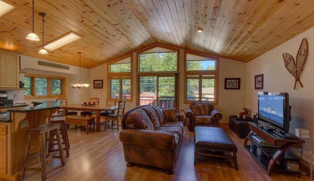 Starry Night Cabin in Tahoma