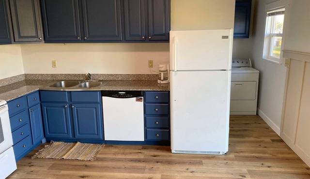 Starry Night-Cozy, small town feel. 2 Bedroom, 1 office -option of air mattressn