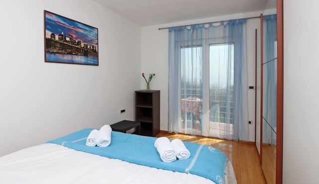Starry Night - Extra big bed, big bathtub, private parking, sea view, 2 rooms