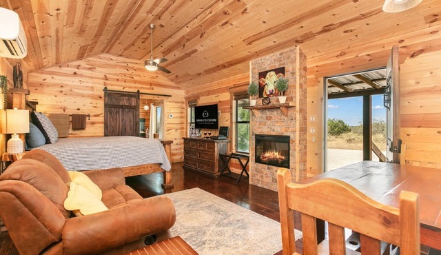 Starry Night | Romantic Hill Country Cabin, Hot Tub, Full Kitchen, Pet Friendly w/fee
