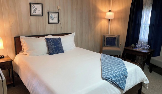 Starry Nights Awaits: Cozy Cabin Near Cherry Spring l Sleep 3