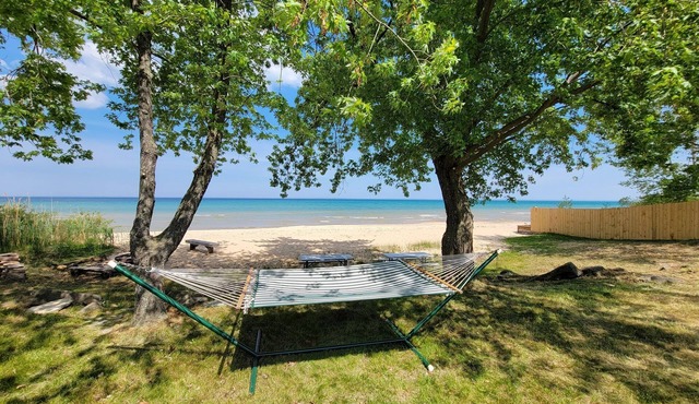 Starry Nights - Cozy Cottage on beautiful Lake Huron in Oscoda, MI