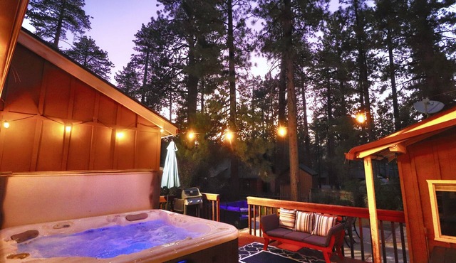 Starry Nights Lodge - Hot tub, Game Room, Walk to the Marina, Dogs Ok