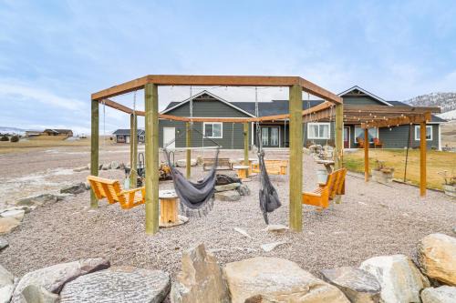 Starry Skies and Mtn Views Family Retreat in Elmo