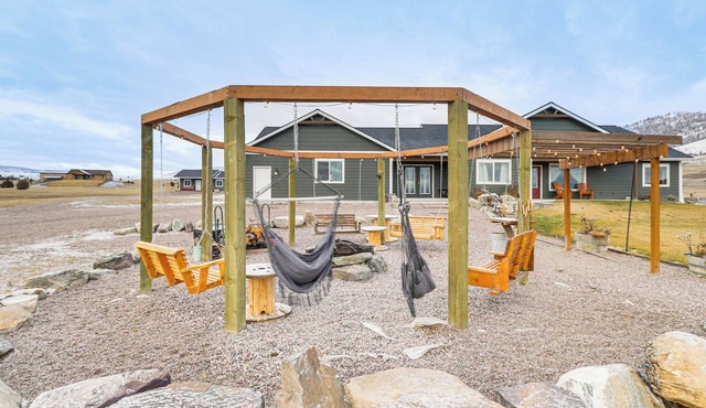 Starry Skies & Mtn Views: Family Retreat in Elmo