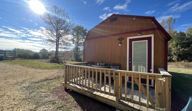 Starry Sky Nights & Country Living on 40 acres Tiny Home