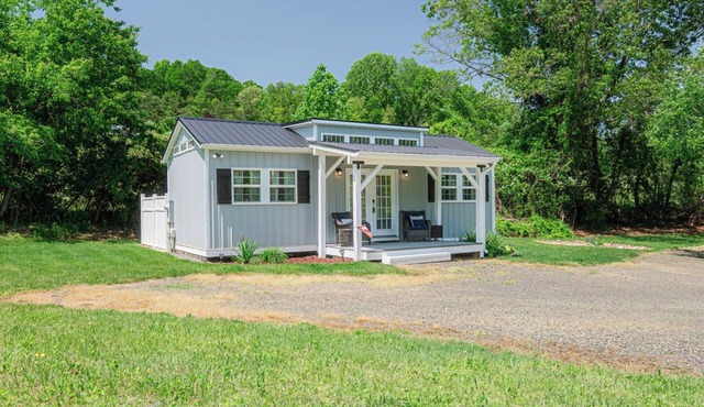 Starry Snug - A tiny home romantic getaway