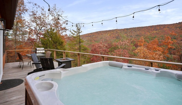 Starstone Chalet - Hot Tub! Mountain Views!