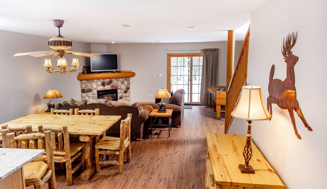 Starved Rock Cabin Sleeps 9