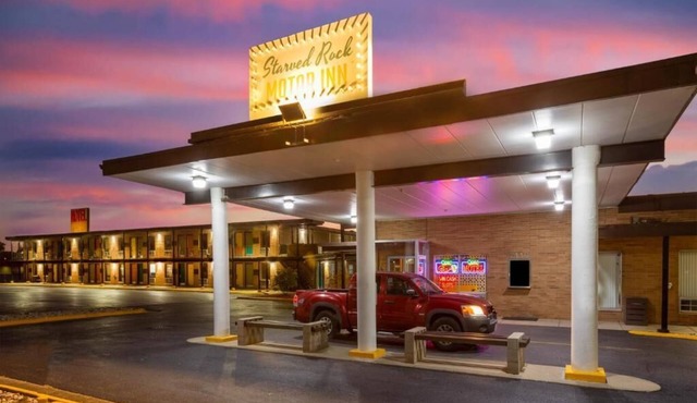 Starved Rock Motor Inn