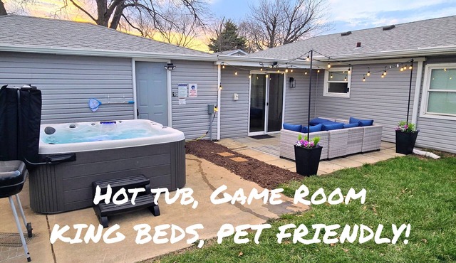 Starved Rock Retreat! Hot tub, Game room, King Bed, Pet Friendly!