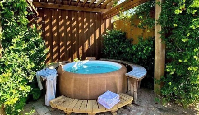 StarView Cowboy Cabin~Private Hot Tub for Two & many optional Ranch activities!