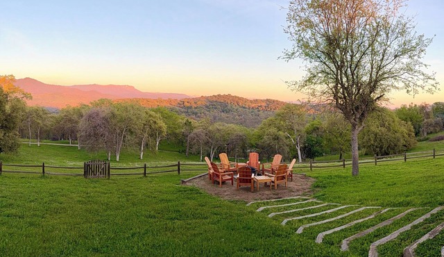 Starview Ranch: 3 homes w/7 bdrms, pool, sauna, spa & gym on 50 beautiful acres