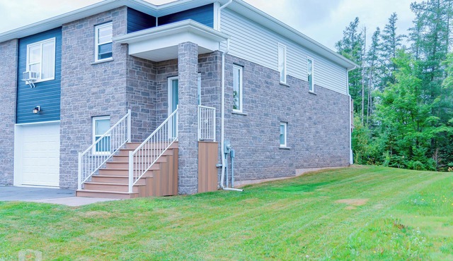 Starz@Night - 13 Minutes Drive to Halifax Airport