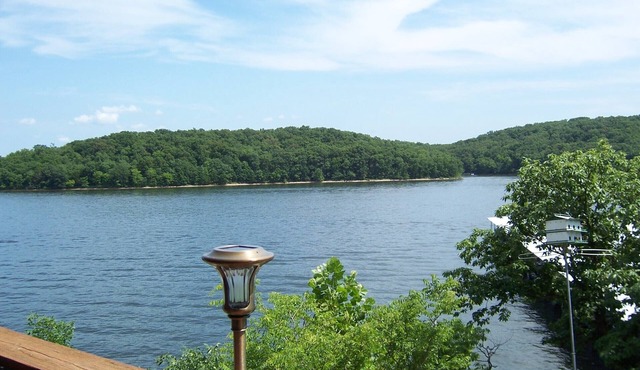 State Park - Lakeside Condo - Perfect for Four