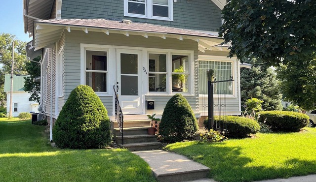 Stately 3-bedroom home in peaceful Dyersville, Iowa