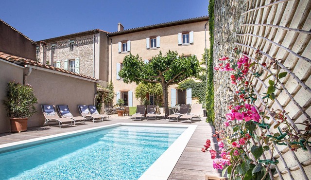 Stately and elegant vacation home with pool in Rieux-Minervois.