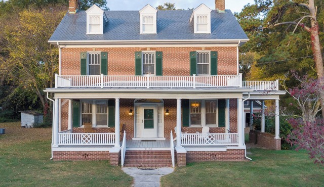 Stately historic 3bdr shore house near Cape Charles, boat parking, pet friendly