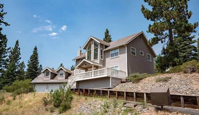 Stately Home Sleeping 8 with Hot Tub Near Heavenly Ski Resort -2184M~
