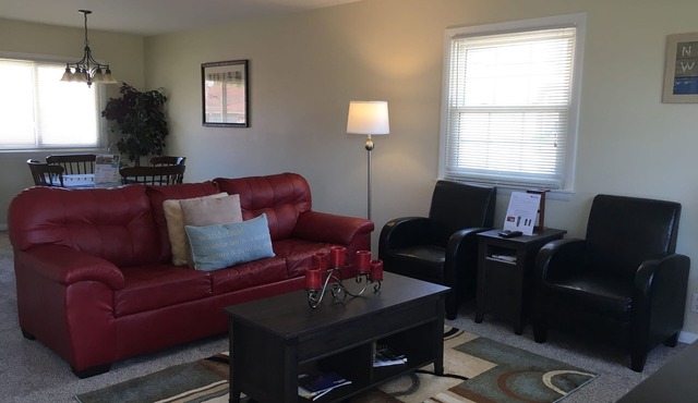 Stately! Professionally Cleaned, Self Check In - Sleeps 10