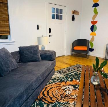 Staten Luxe, Modern Stay Close to NJ, NYC and Brooklyn!