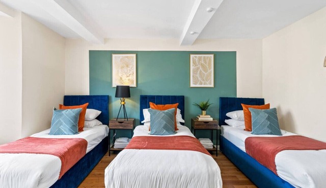 Station 10 Beds | Contractor | Central | Sleeps 12